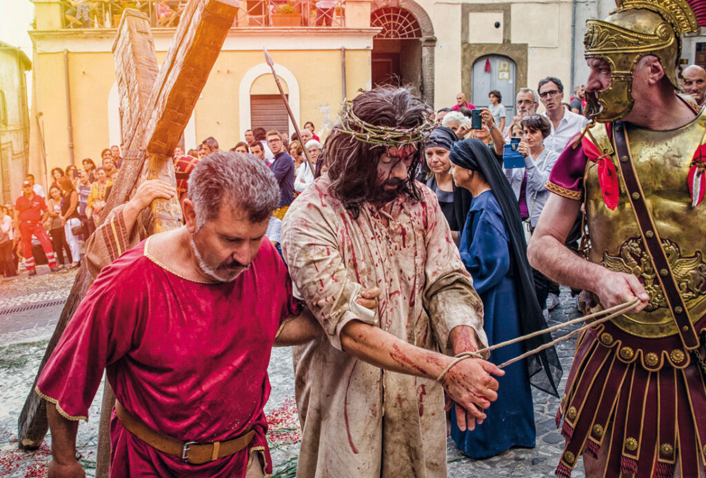 Momento della processione di Genazzano durante i festeggiamenti della Madonna del Buon Consiglio